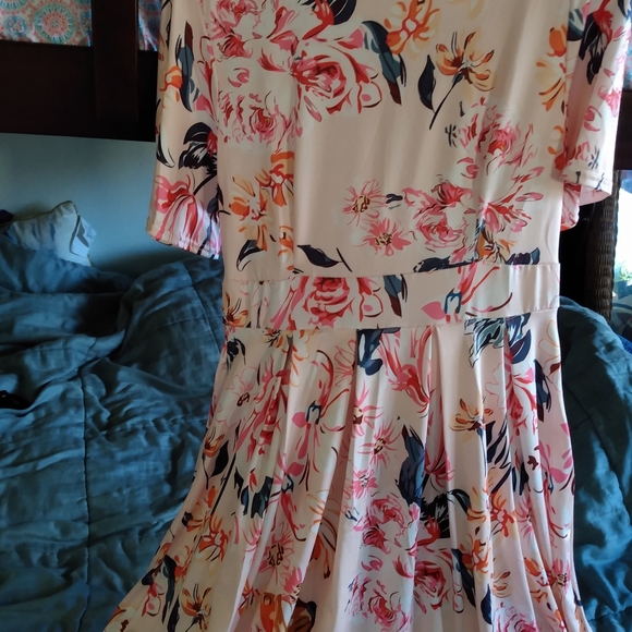 Spring dress - Picture 3 of 3